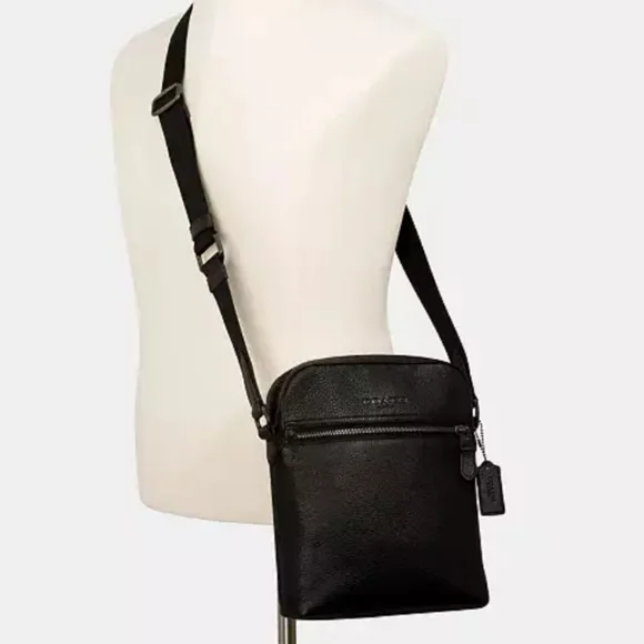 Coach Flight Black Pebbled Leather Messenger Crossbody LIKE NEW - Picture 4 of 8